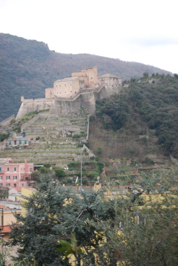 Ferienwohnung Guardando Il Castello Finale Ligure Exterior foto